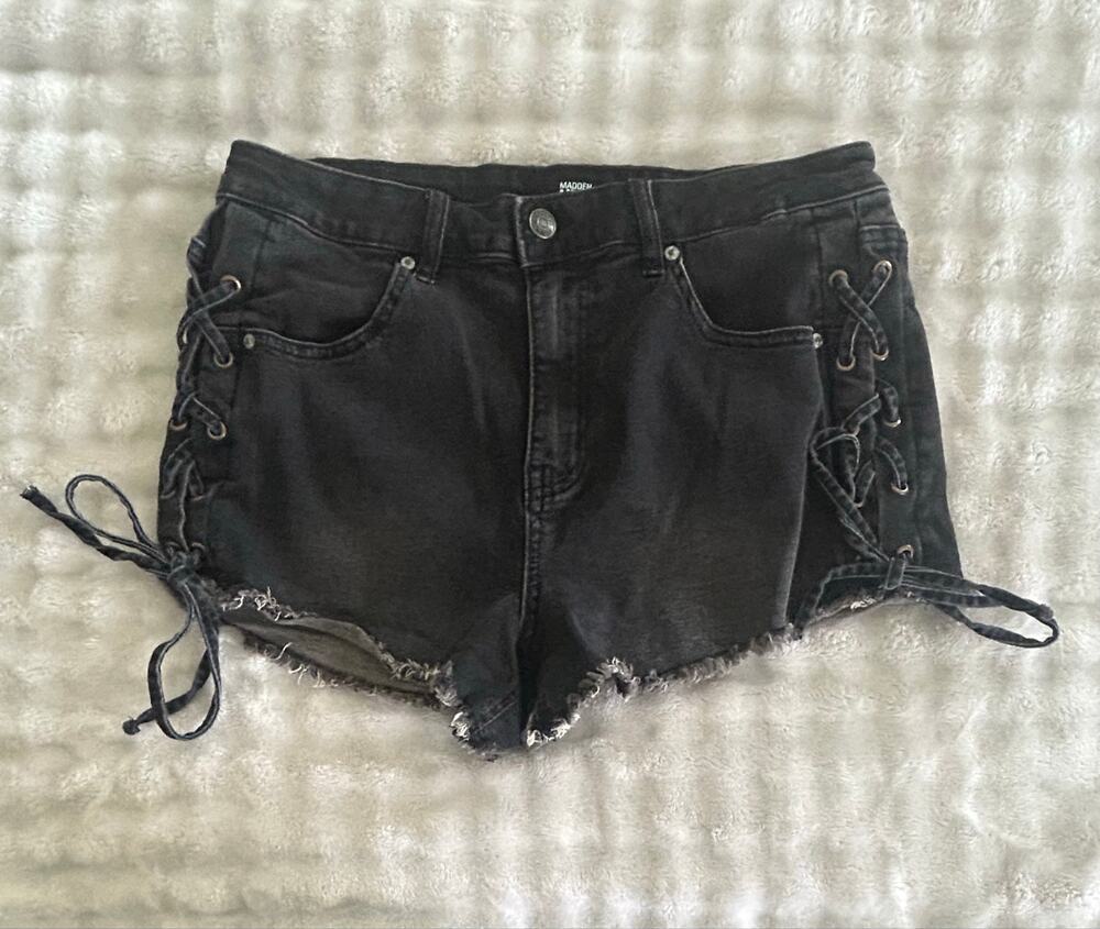 Madden NYC black shorts woman’s 12